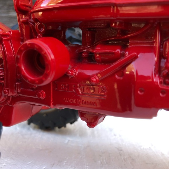 International Harvester Farmall H narrow front Tractor 1/16 scale model ERTL ❤️ - Picture 6 of 16